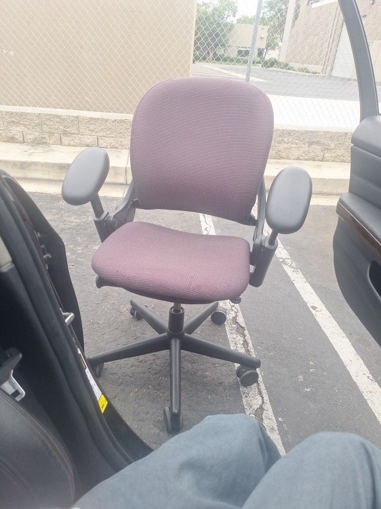 Asteelcase Chair