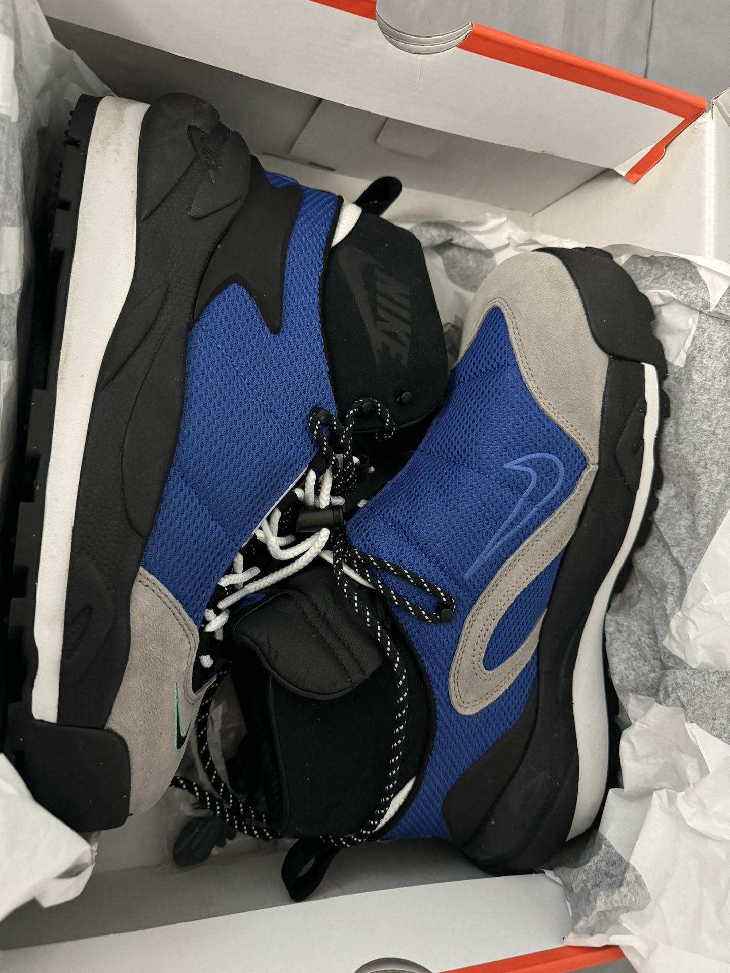 Nike Sneakers/hiking Boots
