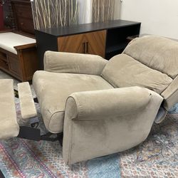 Electric recliner Arm Chair 36” W 🚚 Extra