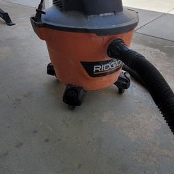 Ridgid 9 Gal. 4.25-Peak HP NXT Wet/Dry Shop Vacuum with Filter and Hose