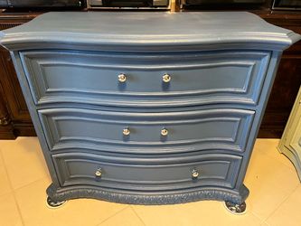 Dresser 41 wide x 33 high x20 deep