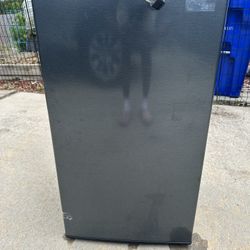Midea Mini Fridge
