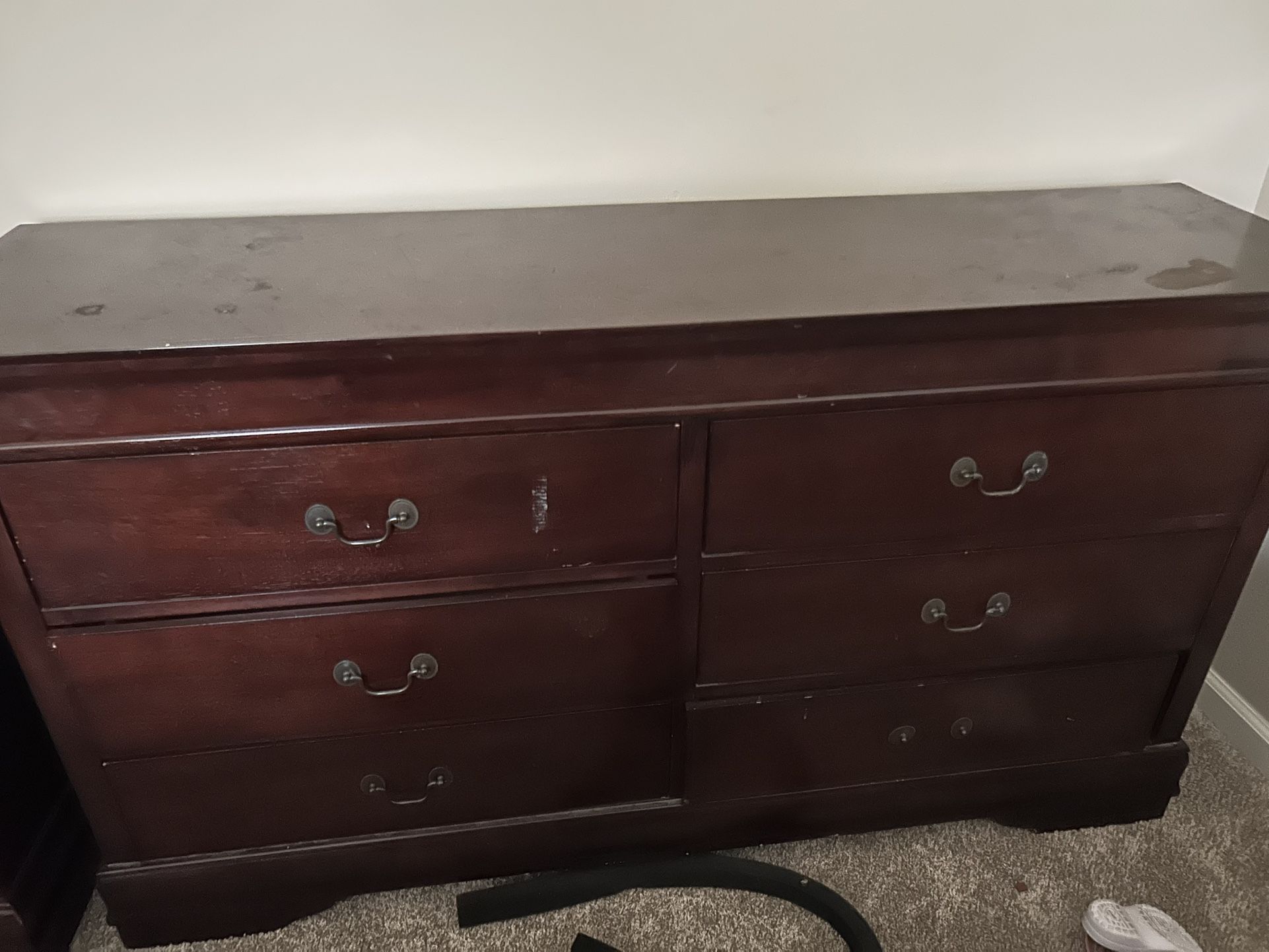 Dresser With Mirror