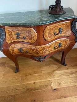 Bombay Chest