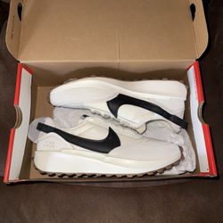 Nike Women’s Waffle Debut