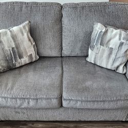 Love Seat | Excellent Condition