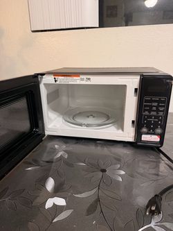 Mainstays 0.7 cu ft Countertop Microwave Oven, 700 W,