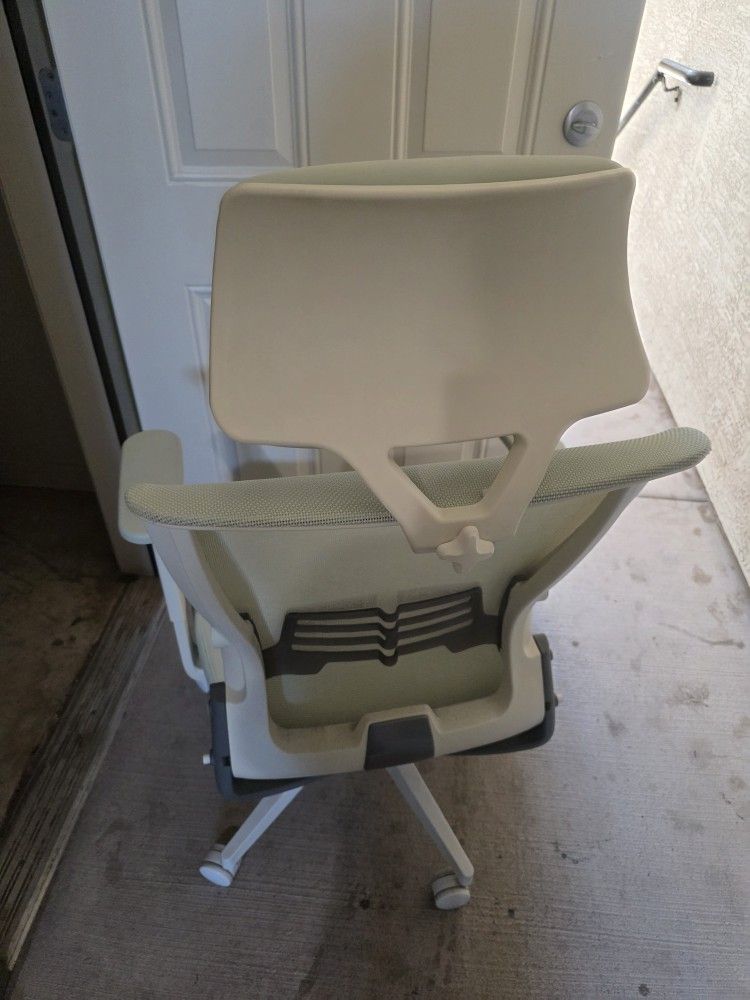 💚 Light Green Office Chair w/ Headrest 💚