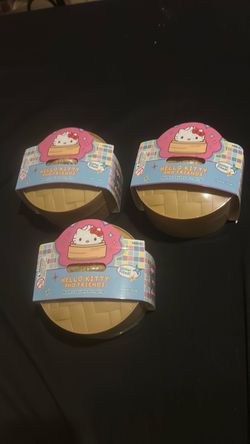 Hello Kitty Glitter Mystery Squishy dumplings