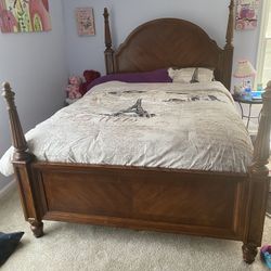 Bassett Solid Wood Queen Bedroom Set. Original owner.