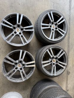 Porsche Panamera GTS Wheels