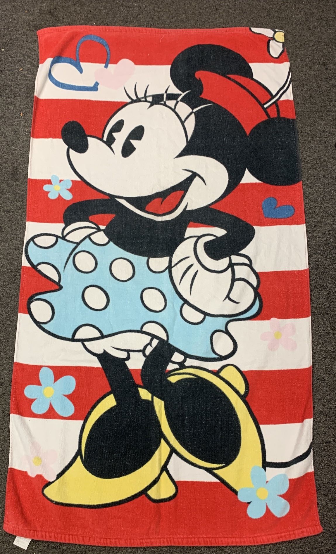Disney Store Minnie Mouse large 28” x 52” beach towel