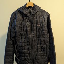 Patagonia Men's Nano Puff Hoody (Navy Blue)