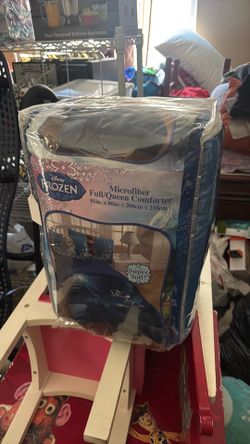 Brand new Frozen Queen Comforter