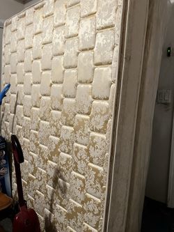 Like New Mattress Queen