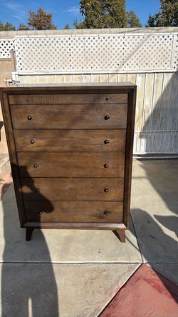 Six drawer chest