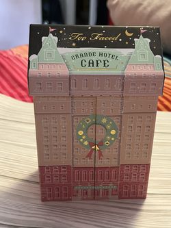 Too Faced Grande Hotel Cafe Collectors Gift Set Makeup Set