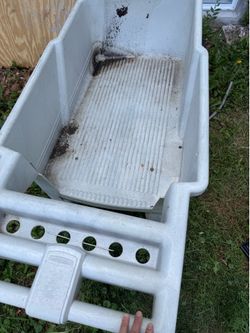 FREE Rubbermaid Wheelbarrow (Needs a wheel on left side)
