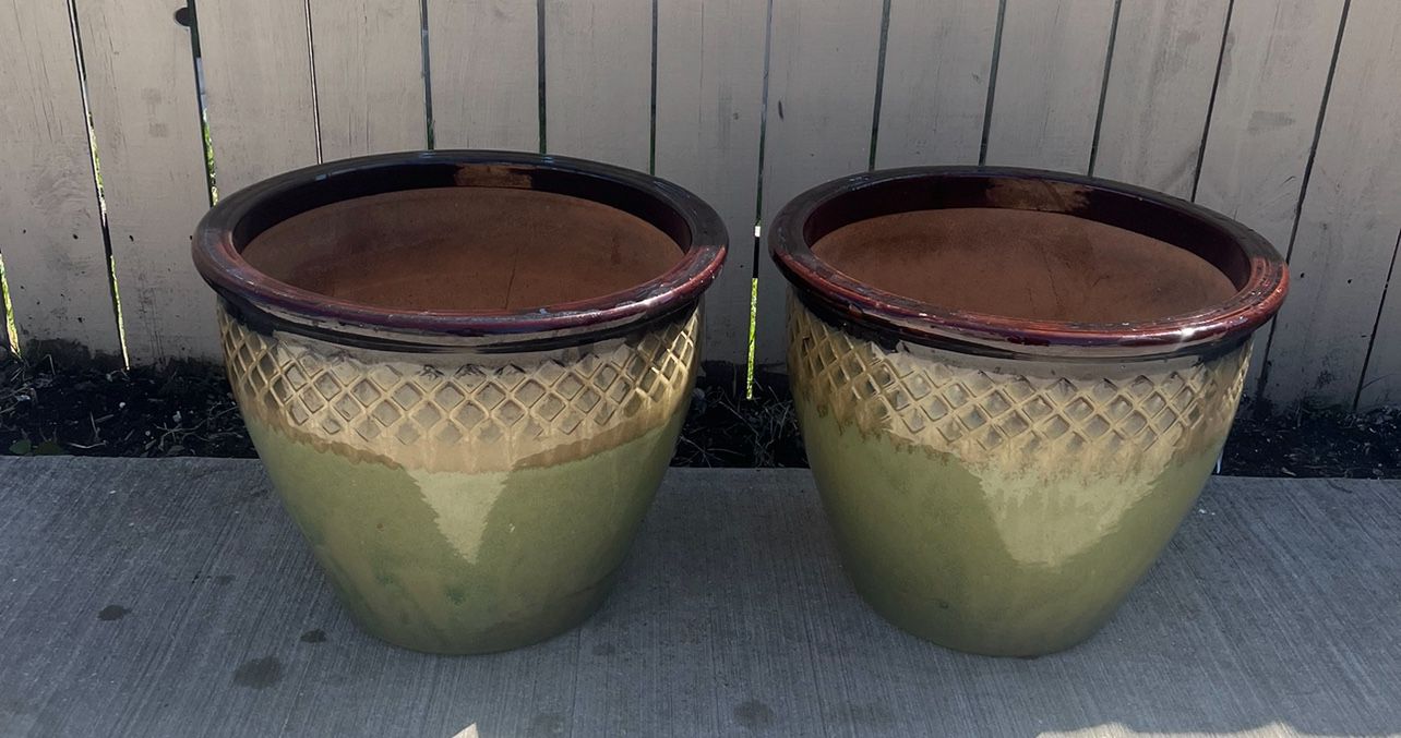 2/ Flower pots ceramic