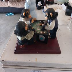 Monkeys Paying Poker