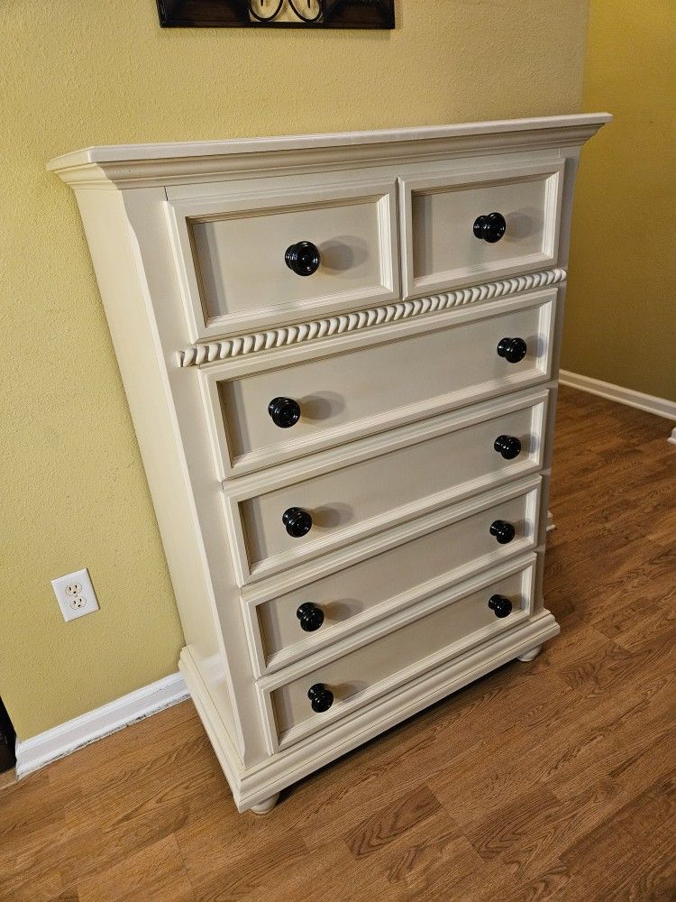 Clean and Nice Off White 5 Drawer Chest / Tall Dresser.
