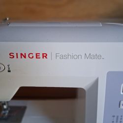 Singer Sewing Machine Essentially NEW UNBOXED
