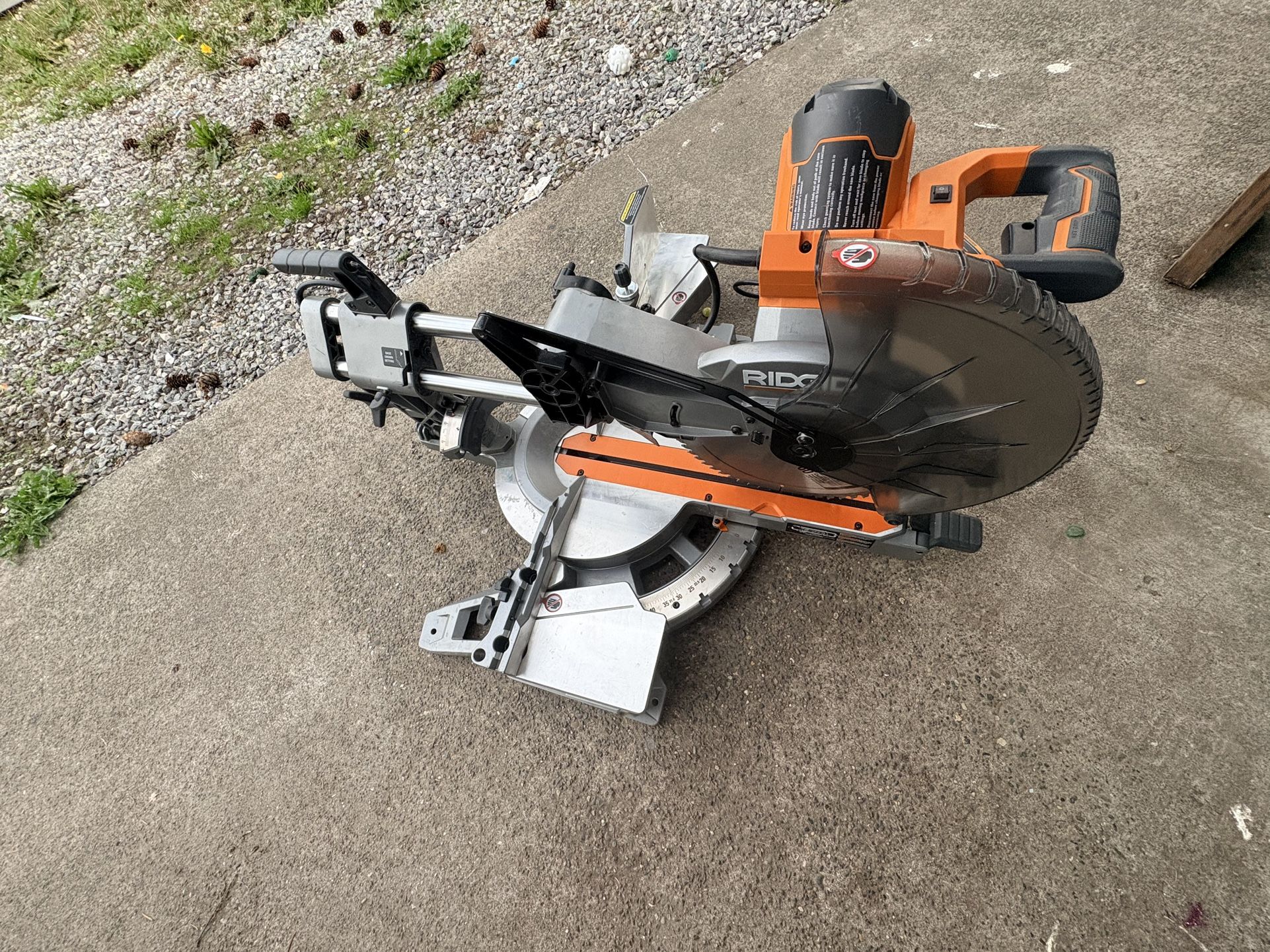 Dual Bevel Sliding Miter Saw with 70 Deg. Miter Capacity and LED Cut Line Indicator