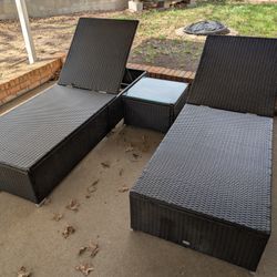 Patio Lounge Chairs x2