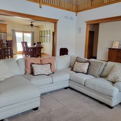 Smith Brothers Cream Sectional Couch & Chaise