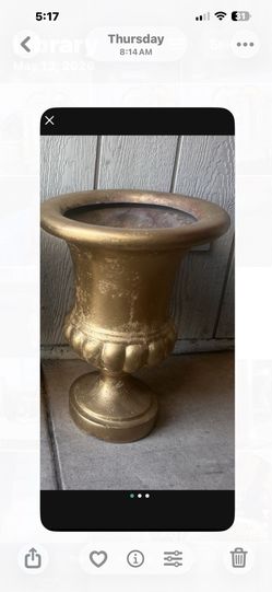 Flower pot and 2 pillars /$50 for all 3