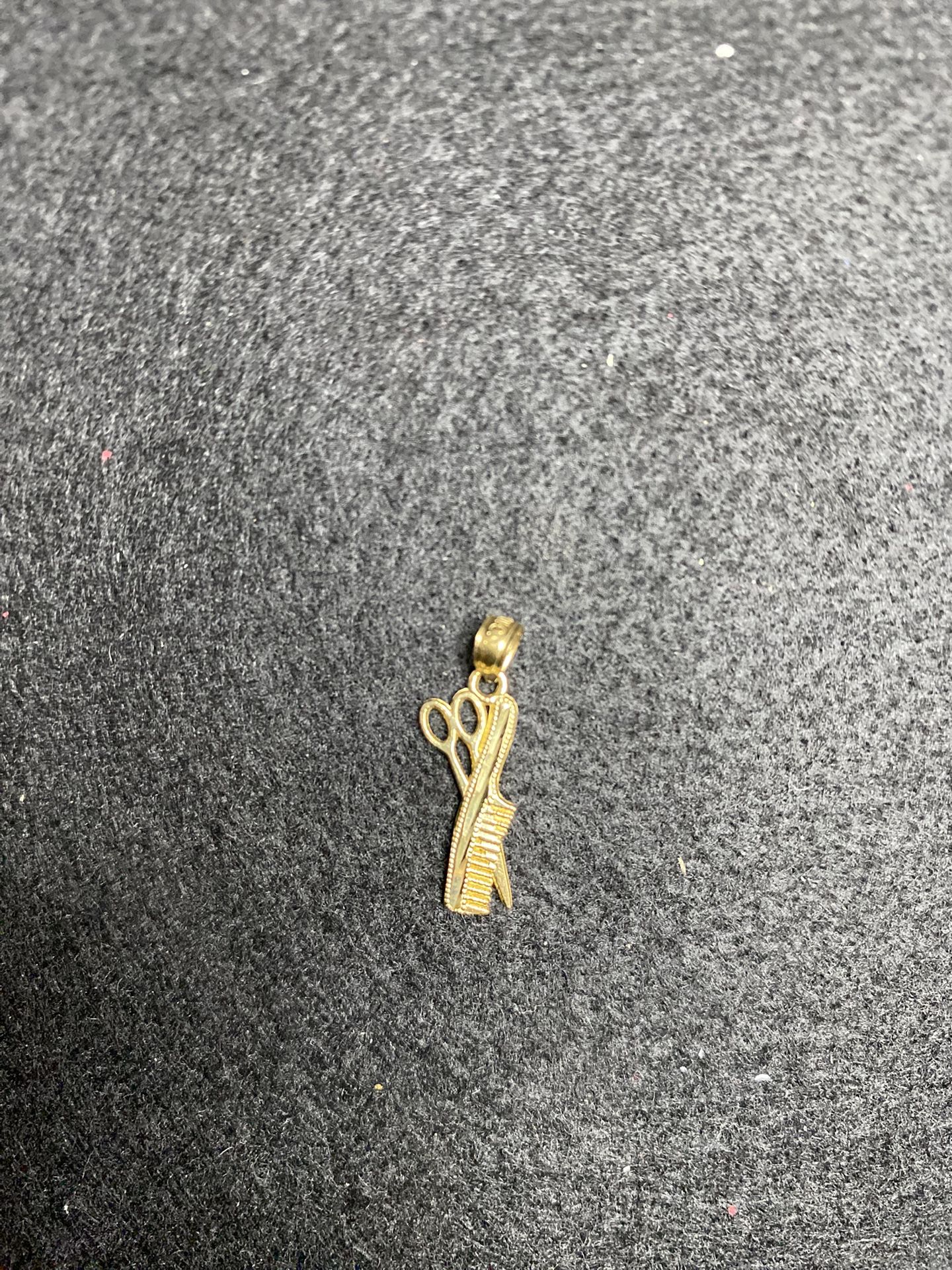 10k Gold Pendant Or Charm Comb And Shears