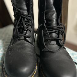 Size 10 U.S L With Roses Embroidery Dr Martens