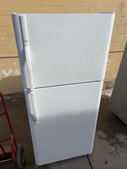 Kenmore white top freezer refrigerator  =free delivery