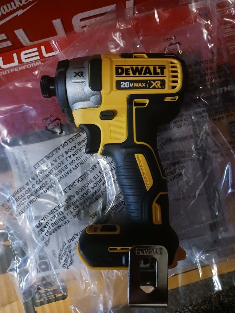 DEWALT 20V XR IMPACT DRIVER