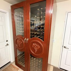 Wood wine cellar with refrigeration