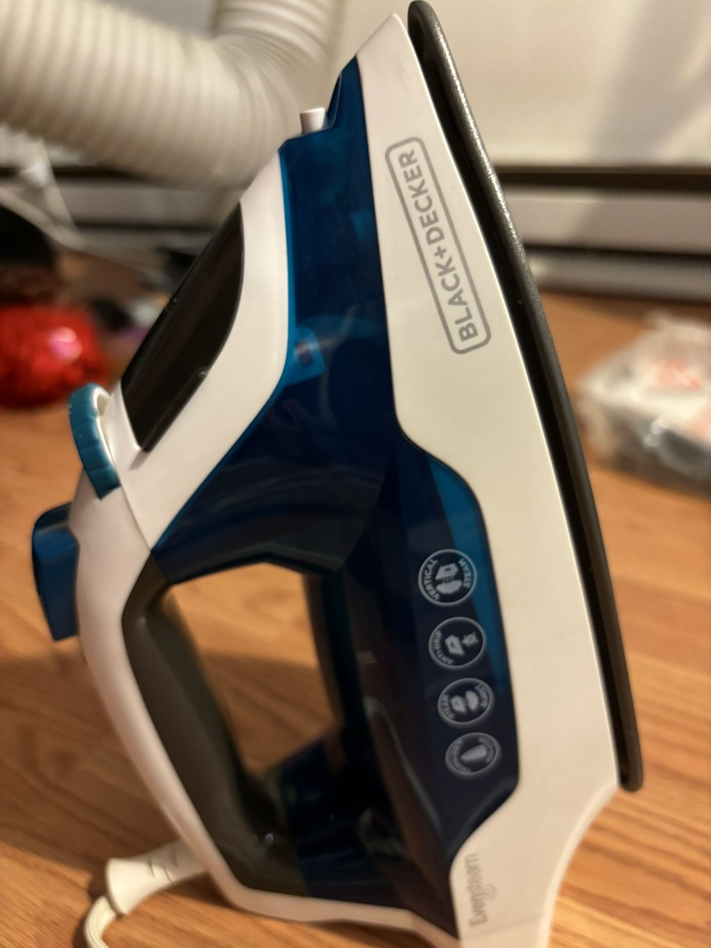 BLACK+DECKER Easy Steam Compact Iron