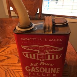 Vintage Eagle E-Z pour Gasoline filler can  Excellent condition  