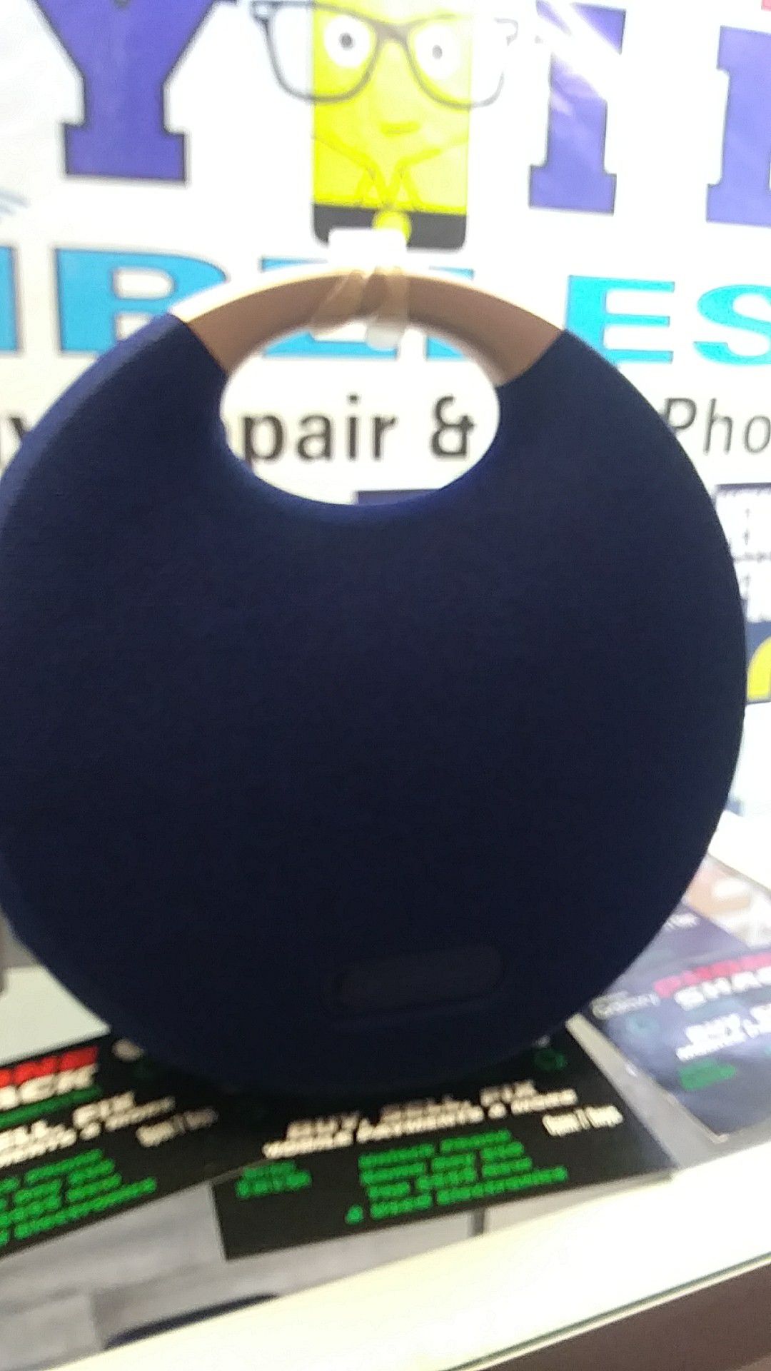 Blue tooth speaker model harman/kardon