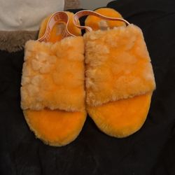 UGG