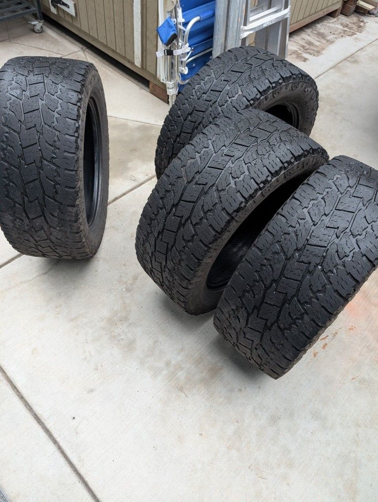 Toyo Tires (33x12.50R20. 12 Pr))