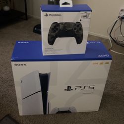 BRAND NEW !!! PS5 (slim) / Controller 