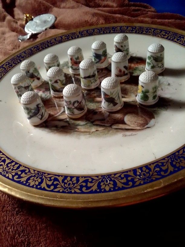 1979 Franklin Porcelain Thimbles