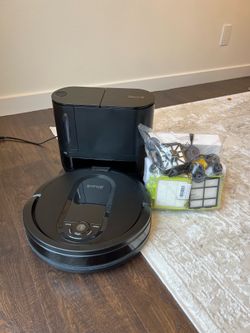 Shark IQ Self-Empty XL Robot Vacuum w/ Self-Empty Base + New filters