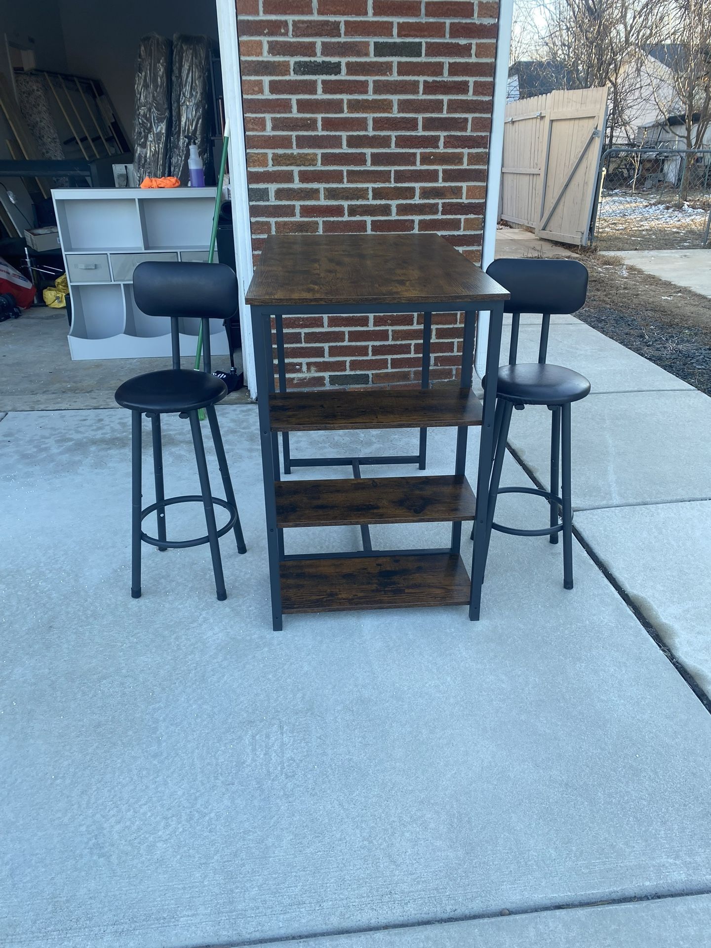 Bar Table With 4 Bar Stools