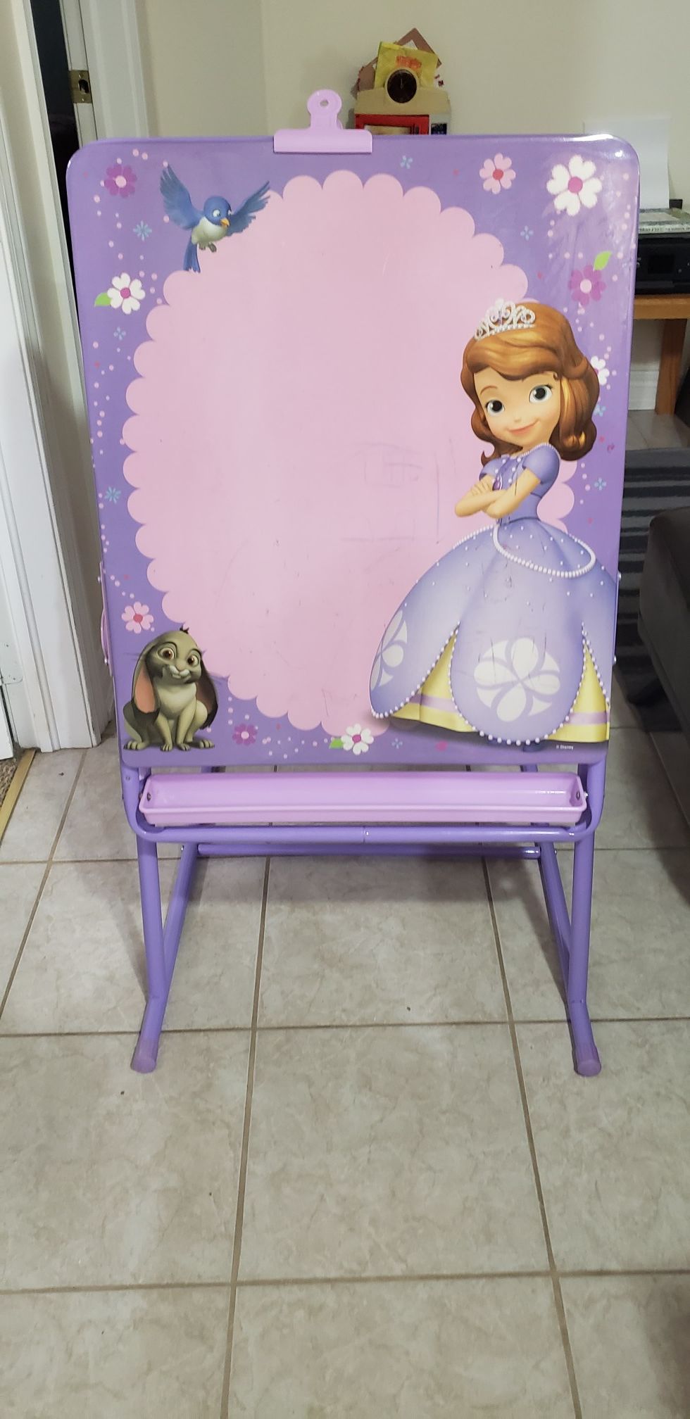Sofia the first table and easel