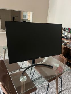 32” LG Monitor