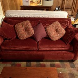 Couch W/pull Out Bed ( It’s Available ) Free!!