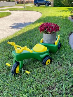 John Deere Kids Tractor Tricycle with Trailer