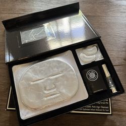 Forever Flawless Diamond Age-Defying Beauty Kit Brand new in box.