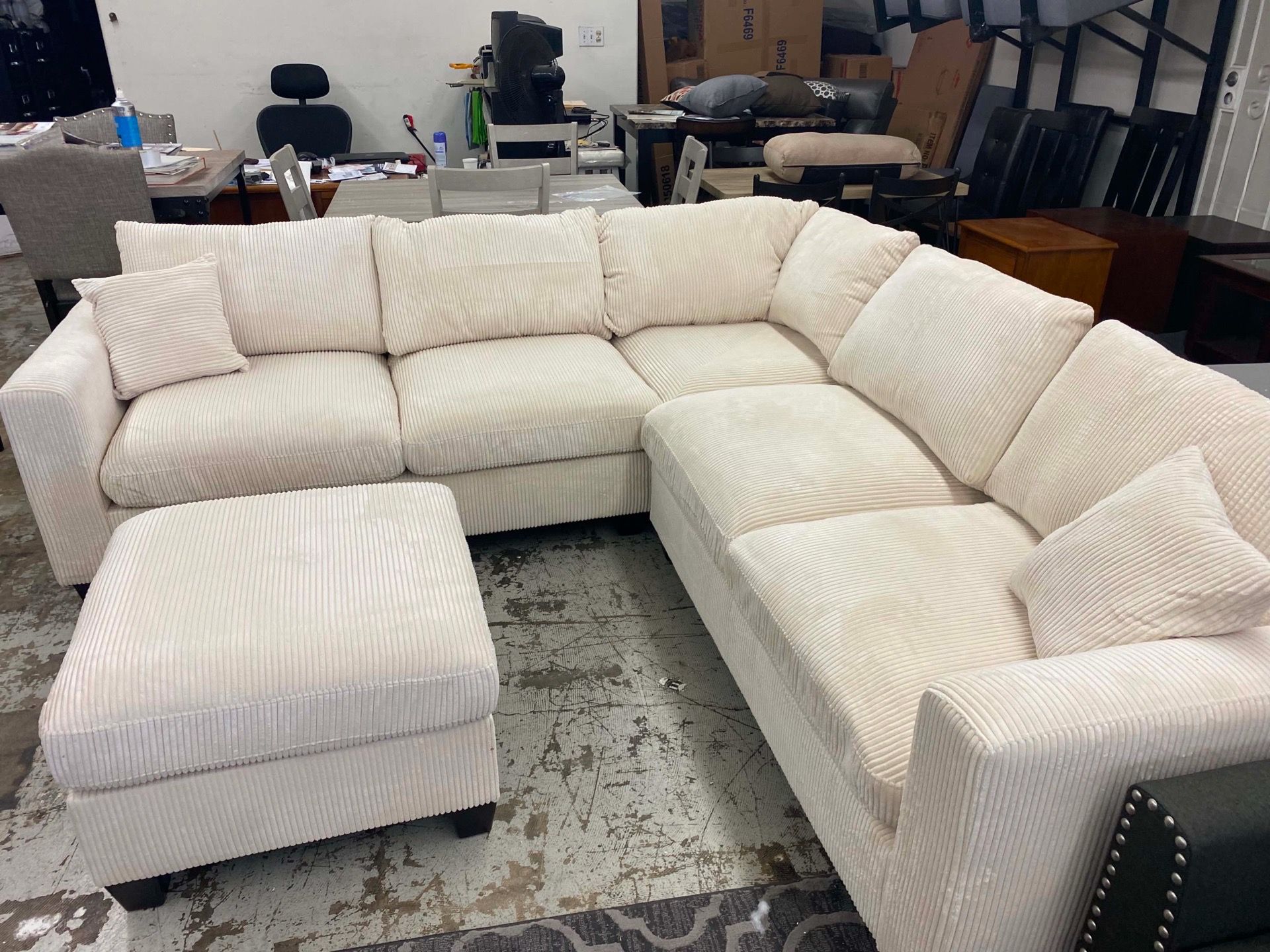 New Sectional Corduroy Couch with Ottoman! Free Delivery 🚚! Free Assembly!